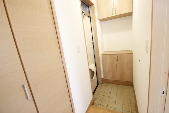 玄関　※別号室の写真です