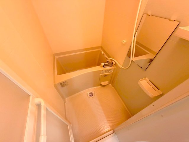 バス・シャワールーム　広めのお風呂は一日の疲れを癒してくれます。