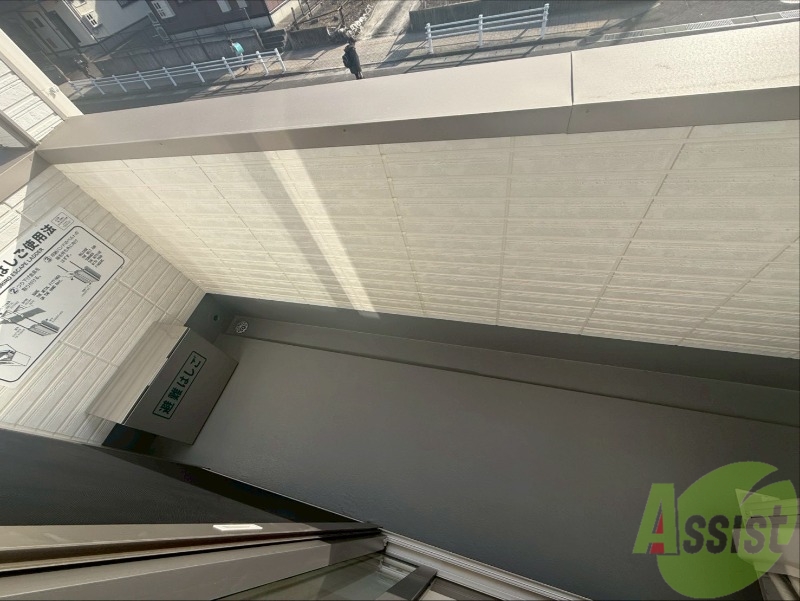 バルコニー　バルコニーがあるので洗濯物も干せますね。