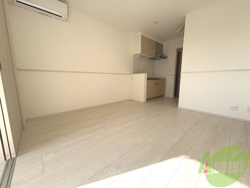 居室・リビング　白を基調としたお部屋で気分も明るくなりますね。