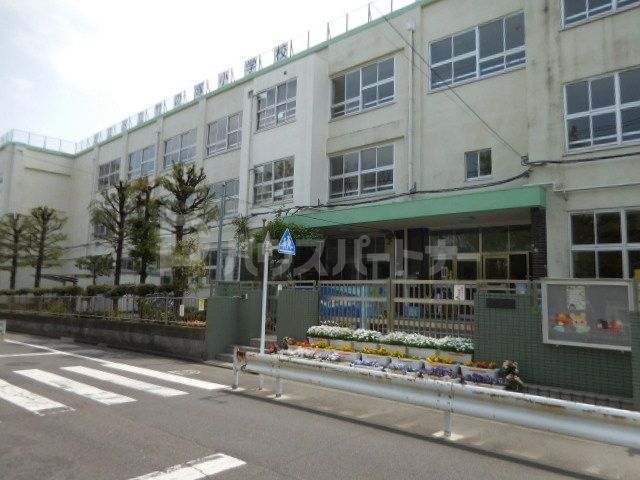 小学校　足立区立竹の塚小学校（小学校）まで370m