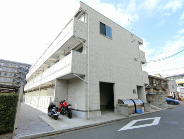 建物外観　ネット無料。ネット無料なら月々実質4000円程度のコストがか