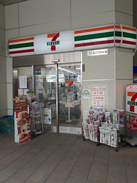 コンビニ　セブンイレブン（コンビニ）まで142m