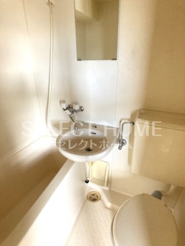 洗面設備　ゆったりとスペースのある洗面所