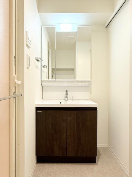 洗面設備　コンパクトで使いやすい洗面所