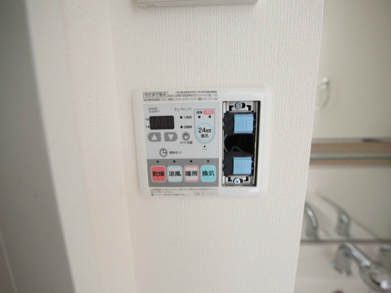 その他設備　浴室暖房乾燥機付バスルーム