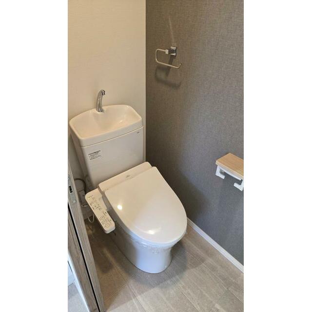 トイレ　付いててうれしい温水洗浄便座♪