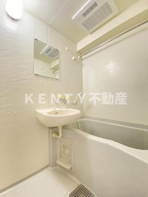 バス・シャワールーム　落ち着いた空間のお風呂です