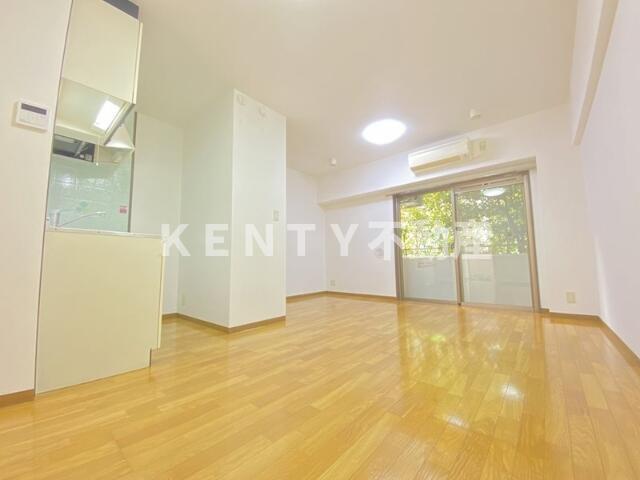 居室・リビング　こちらの居間で趣味の時間をお楽しみください