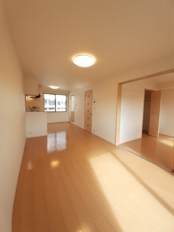 居室・リビング　こちらのリビングで趣味の時間をお楽しみください