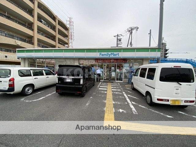 コンビニ　ファミリーマート（コンビニ）まで311m