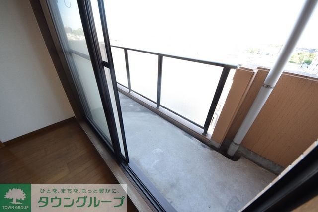 バルコニー　日当たりの良いバルコニー