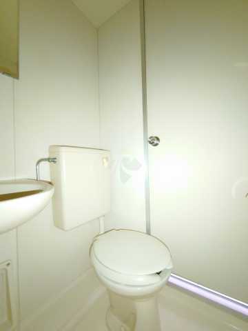 トイレ　※参考写真です。反転タイプのお部屋になります。