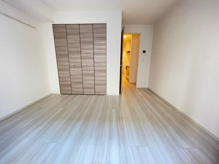 居室・リビング　6.96帖の南向きの洋室です♪