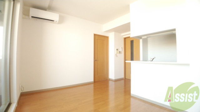 居室・リビング　白を基調としたお部屋なので明るい雰囲気です。