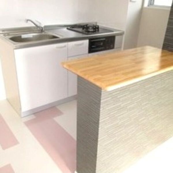 キッチン　同物件別部屋