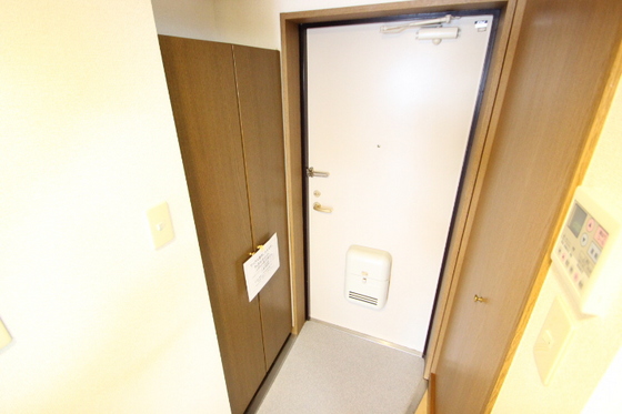 玄関　※別部屋の写真です
