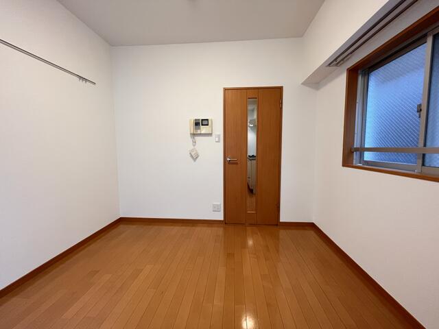 居室・リビング　二面採光の明るいお部屋です