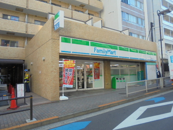 コンビニ　ファミリーマート田町駅西口店（コンビニ）まで2560m