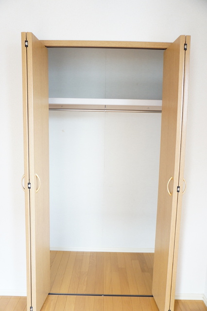 収納　洋室の収納※同タイプ参考写真