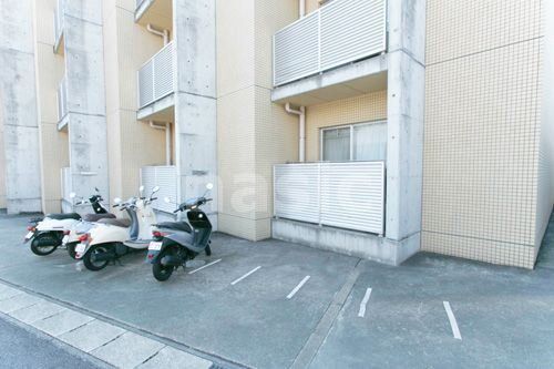 駐車場　バイク置き場（50ccのみ）