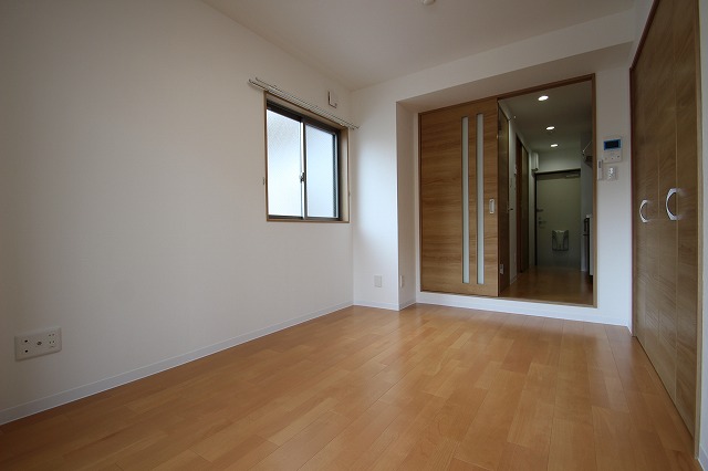 居室・リビング　同物件別号室の写真です。