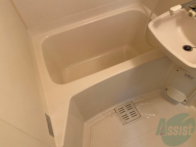 バス・シャワールーム　バスルームはこちらです。広々としてゆったり休めます。