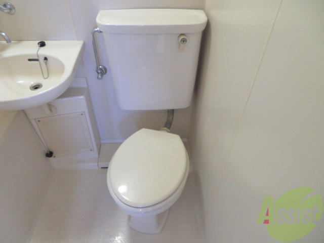 トイレ　こちらはトイレです。清潔感があり、安心して使用できます。