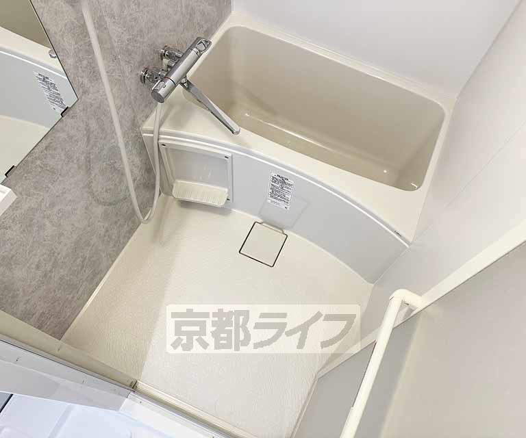 バス・シャワールーム　きれいなバスルームです・