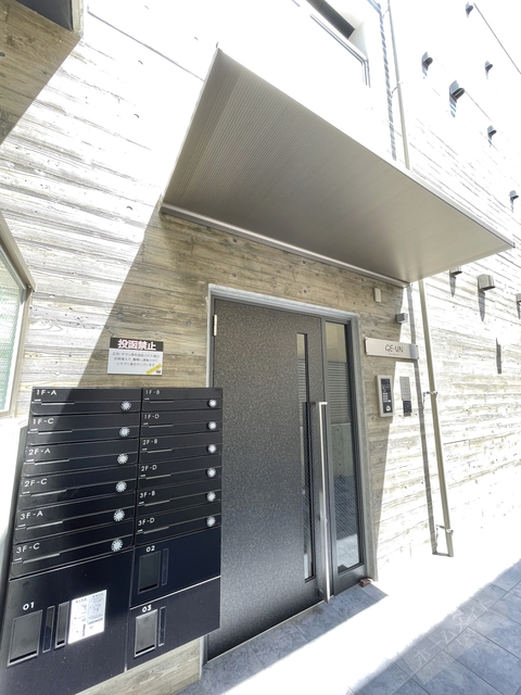 エントランス　オートロック付きで部外者シャットアウト♪