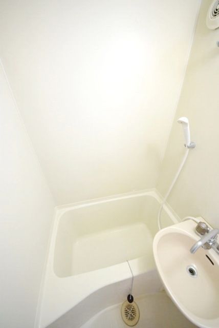 バス・シャワールーム　★広々としたバスルームです★