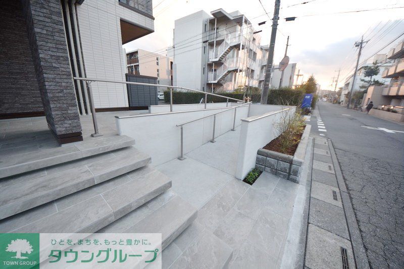 エントランス　駐車場