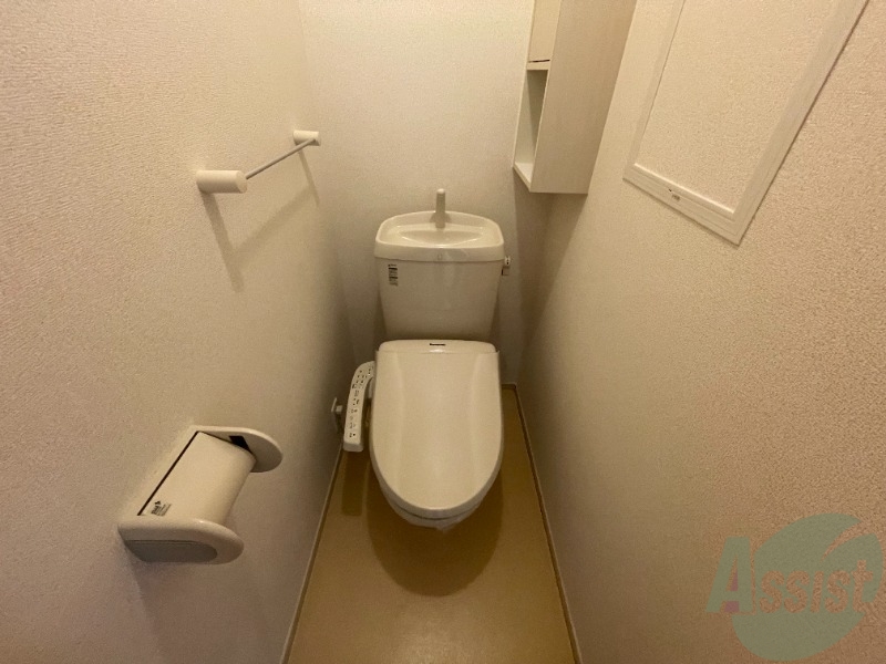 トイレ　温水洗浄便座付きのトイレは、使用しやすくうれしいですね。