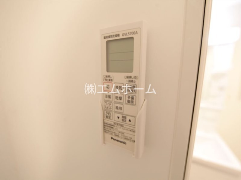 その他設備　浴室暖房乾燥機付き