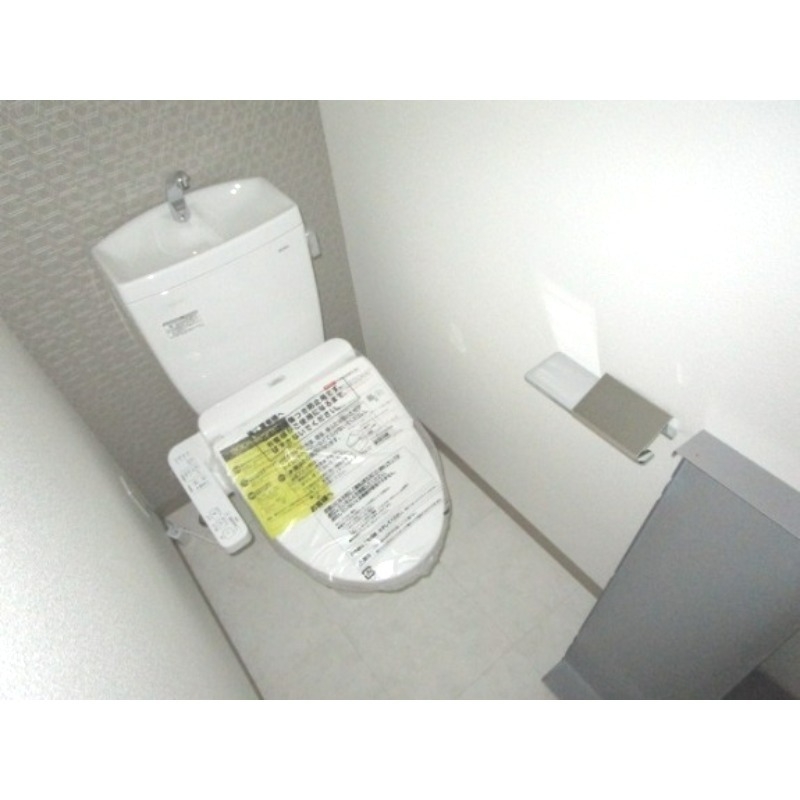 トイレ　冬場も安心の温水洗浄便座！