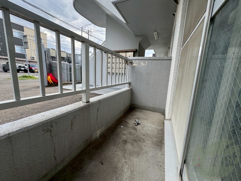 バルコニー　バルコニーが付いていますので一息ついてみてはいかがですか。