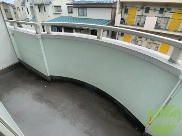 バルコニー　プランター等を置いてみてはいかがでしょうか？