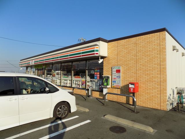 コンビニ　セブンイレブン（コンビニ）まで330m
