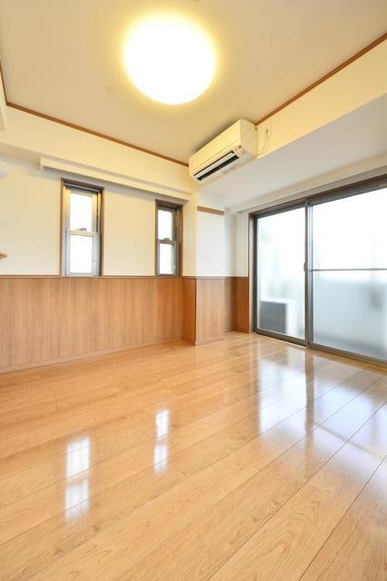 居室・リビング　室内