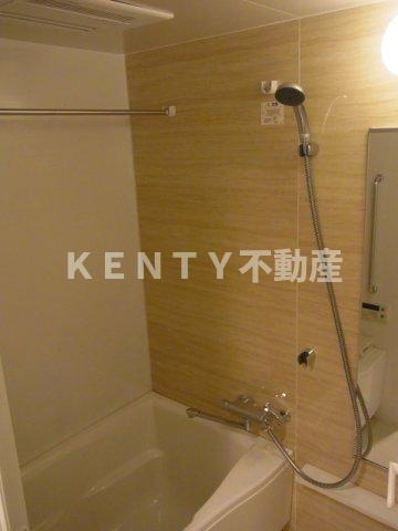 バス・シャワールーム　コンパクトで使いやすいお風呂です