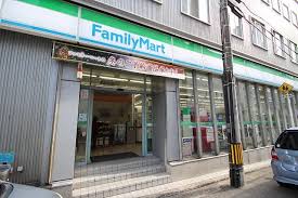 コンビニ　ファミリーマート小町店（コンビニ）まで162m