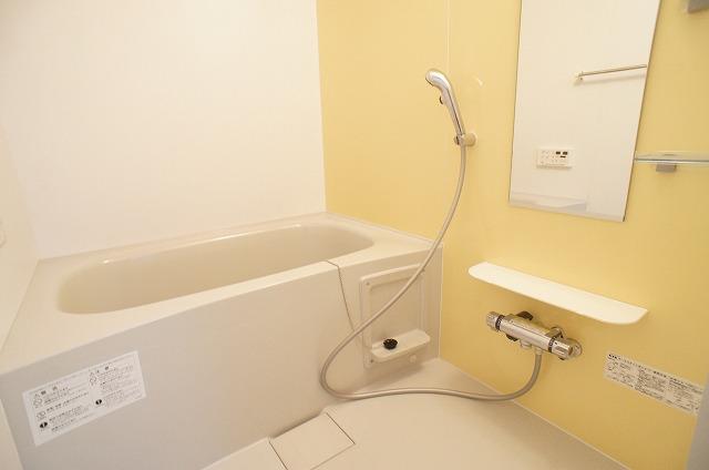 バス・シャワールーム　シャワー・追い焚き給湯