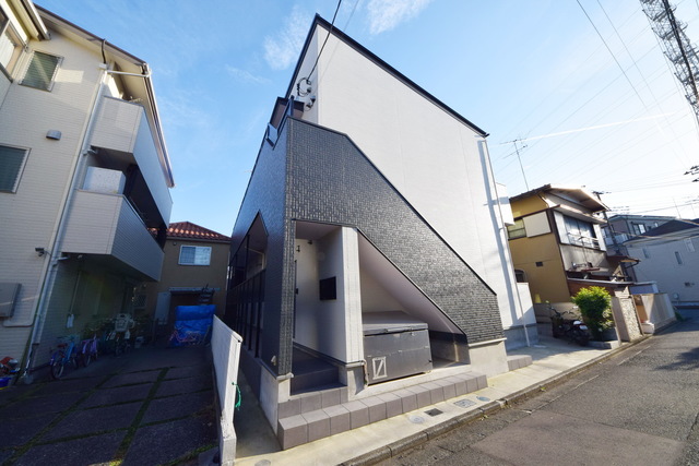 建物外観　～青い空、白い雲っ～
