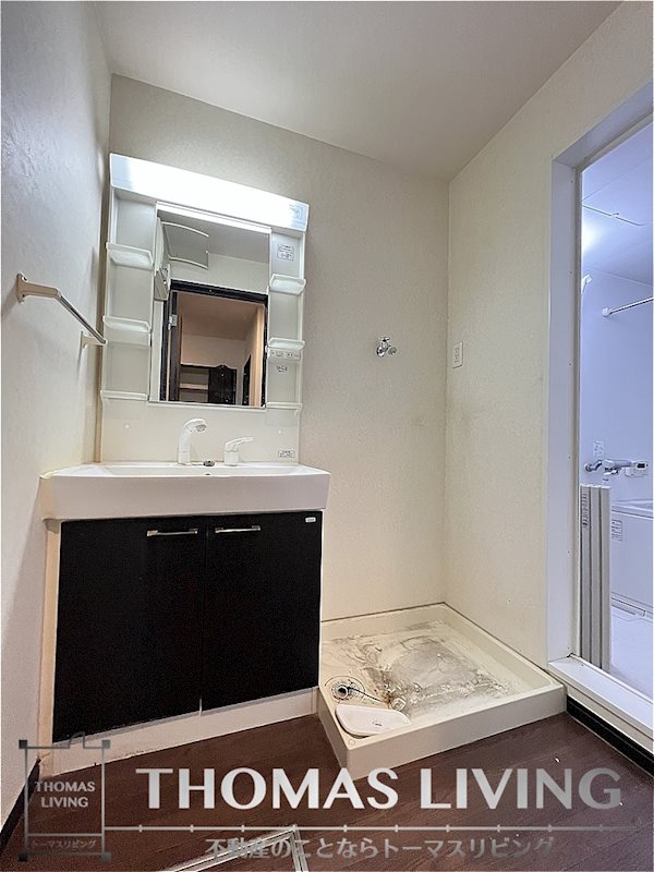 洗面設備　広々とした脱衣スペース御座いますよ。