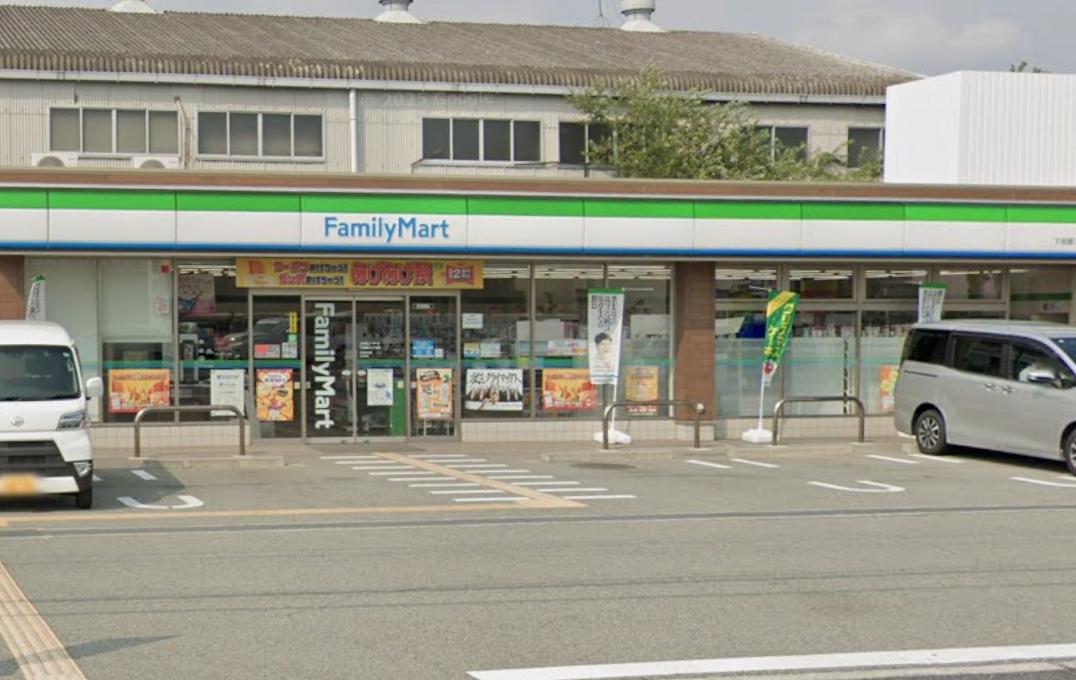 コンビニ　ファミリーマート 下坂部三丁目店（コンビニ）まで88m