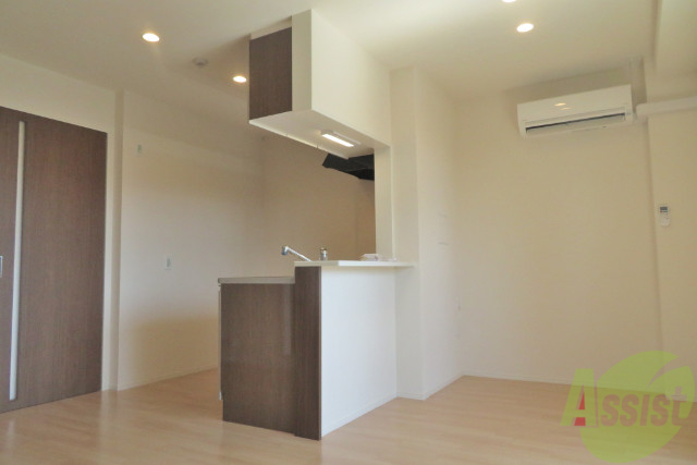 居室・リビング　リビングは１１．２帖のＬＤＫです。南向きで陽当りも良好ですよ