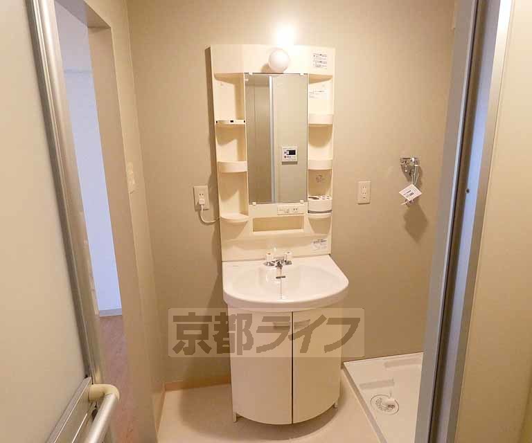 洗面設備　独立洗面台です