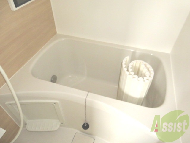 バス・シャワールーム　こちらはお風呂。一日の疲れをここで癒してください。