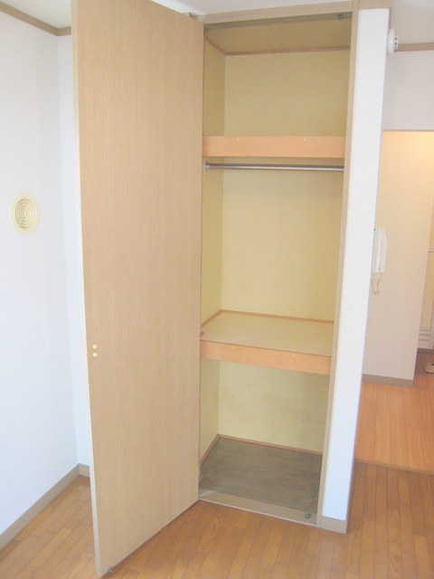 収納　※リノベーション前の写真です