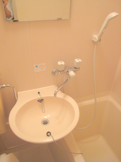 洗面設備　※リノベーション前の写真です
